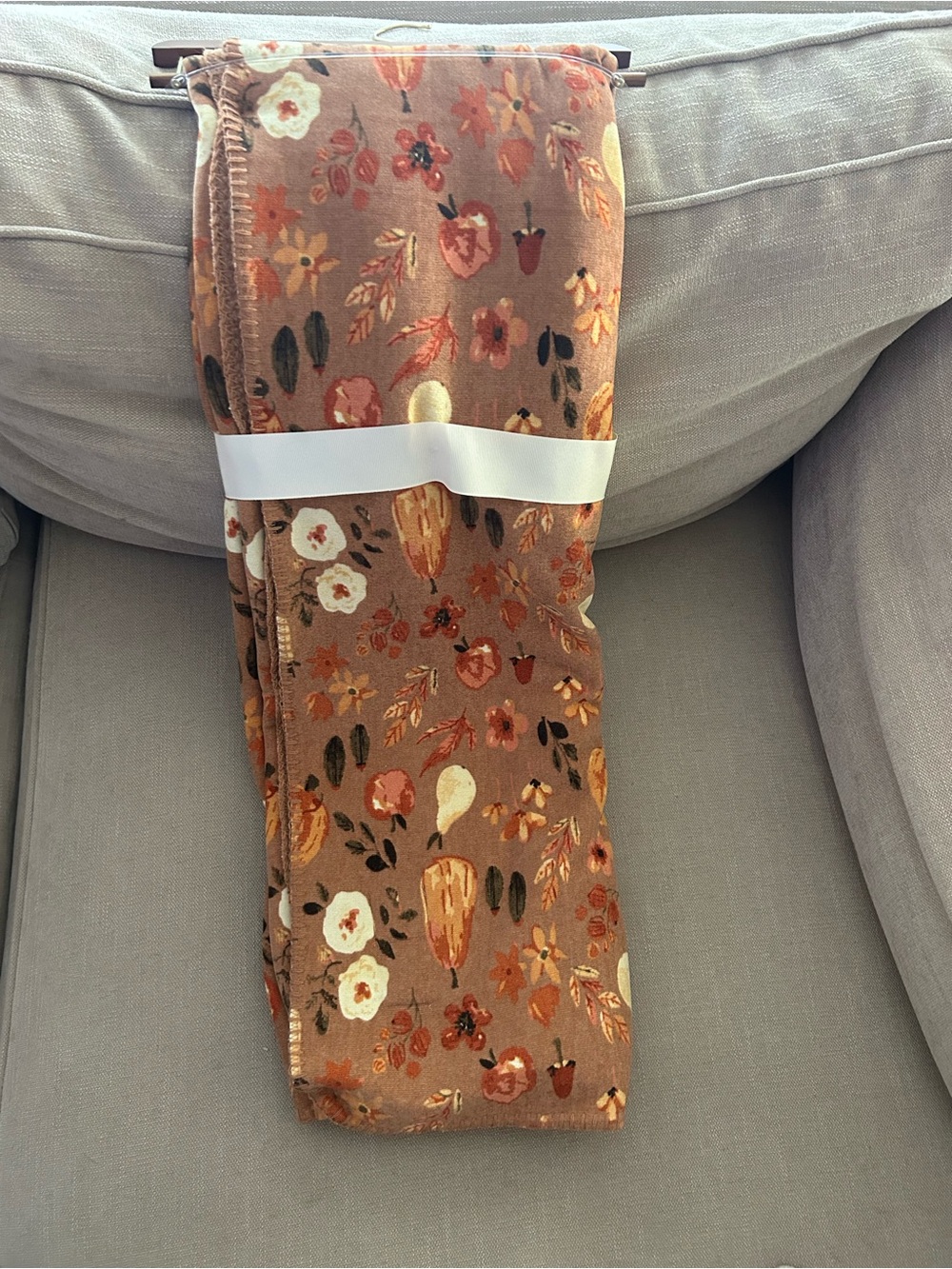 “New” Magaschoni Brown Floral-Print 50 x 70 throw